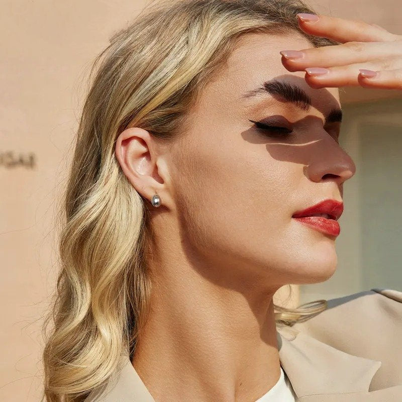 Boucles d'oreilles clous goutte d'eau brillantes hypoallergéniques en forme de goutte