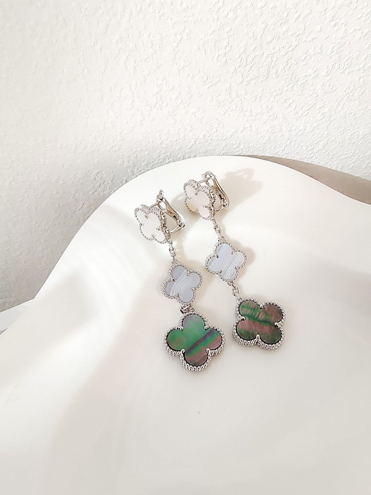 [Marins]CLOVER 3 MOTIFS CHALCEDONY DARK MOP SILVER EARRINGS