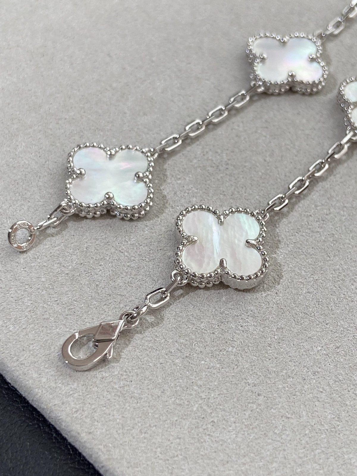 [Marins]CLOVER WHITE PEARL MOP 5 MOTIF BRACELET COLLECTION