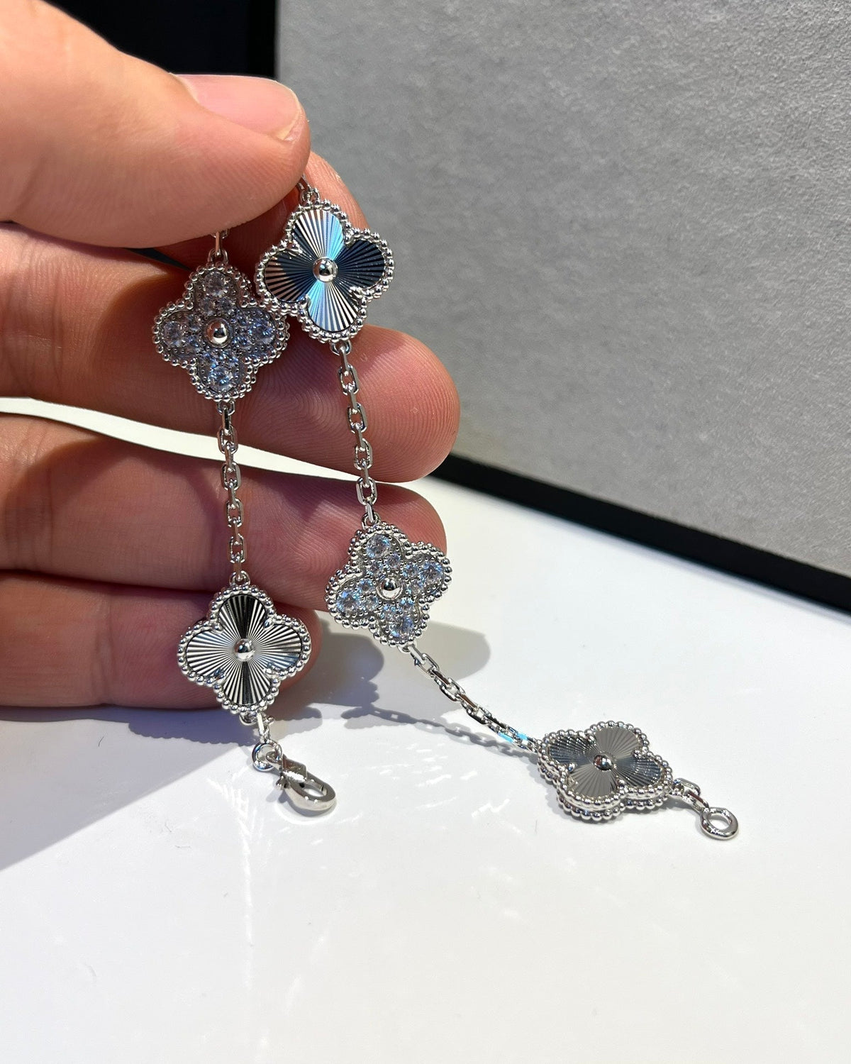 [Marins] CLOVER 5 MOTIF LASER BRACELET COLLECTION
