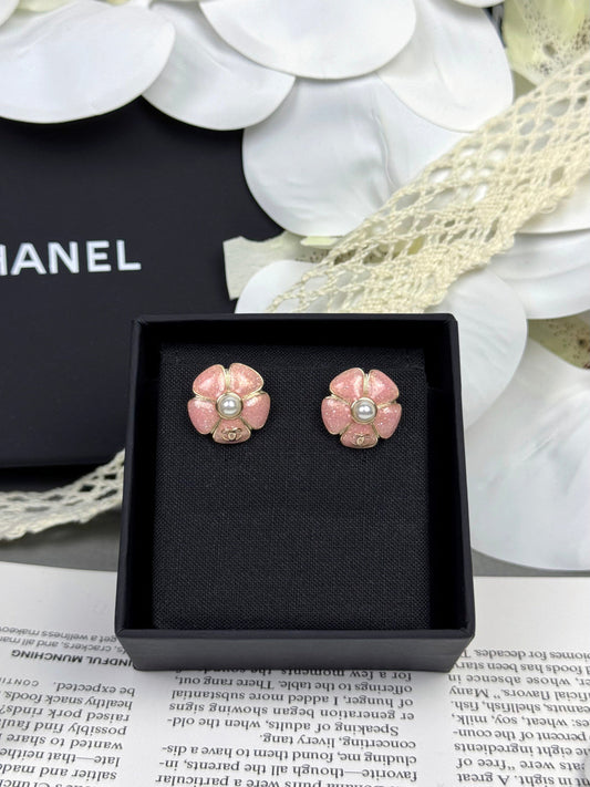 [Marins]26C Pink Camellia Pearl Enamel Stud Earrings
