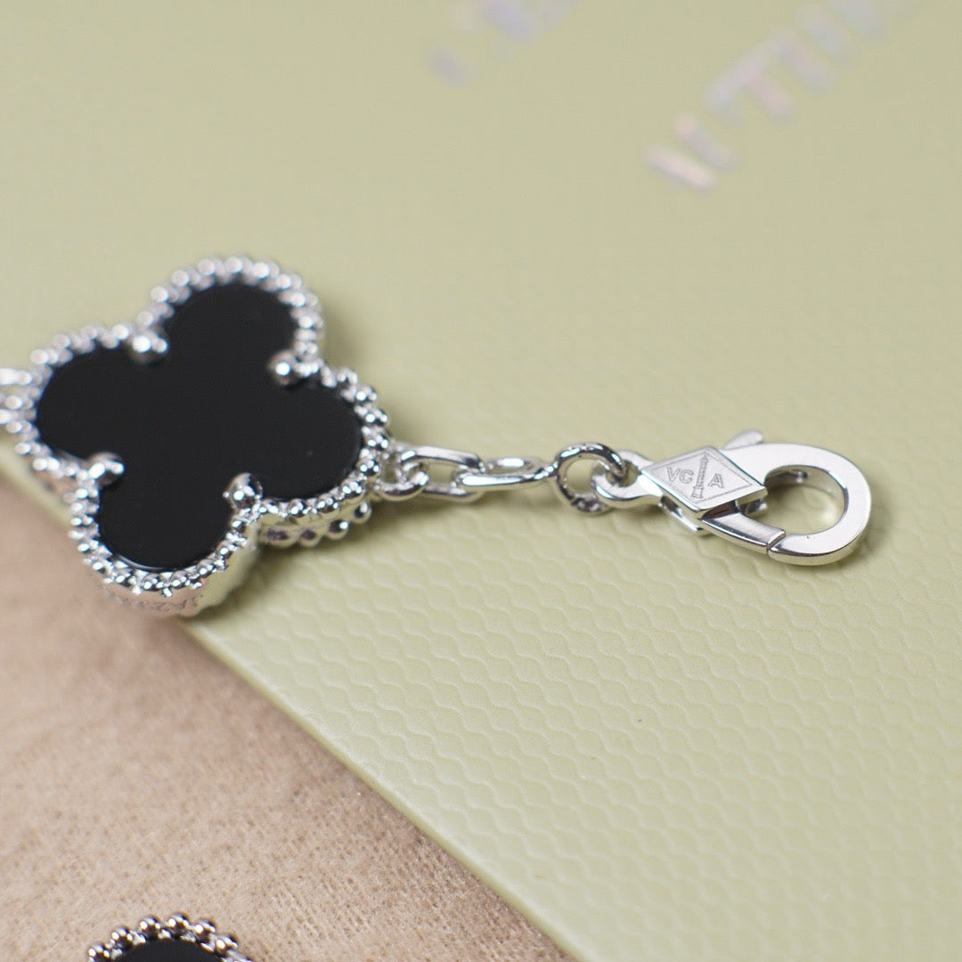 [Marins] CLOVER 5 MOTIF ONYXS BRACELET COLLECTION