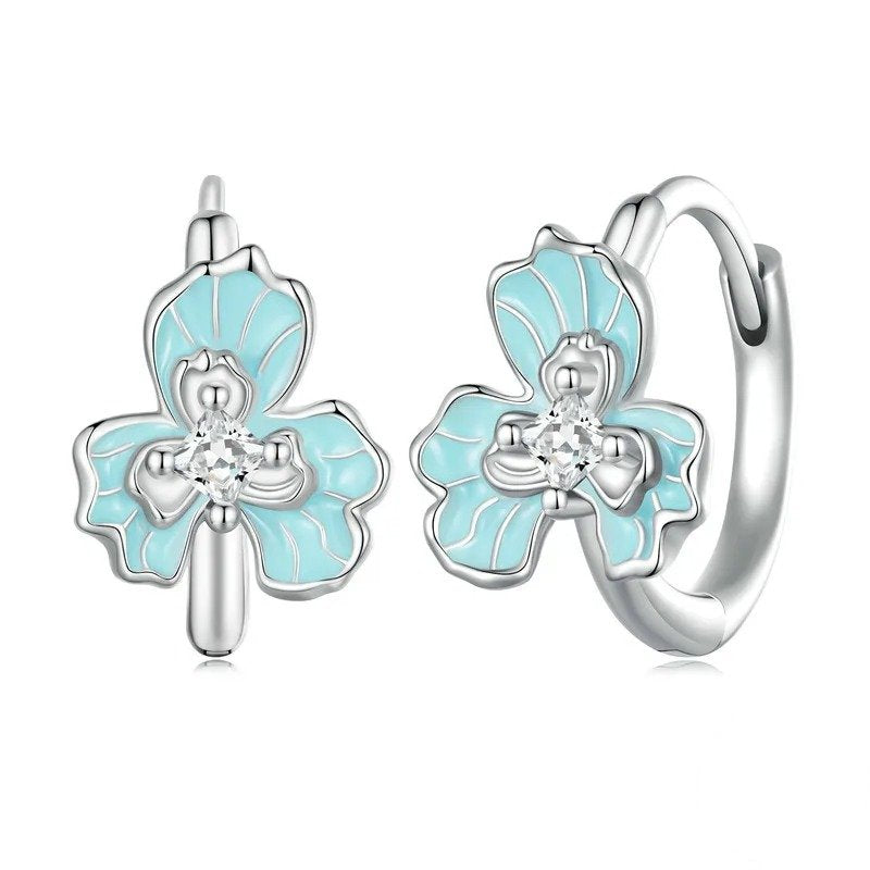 Boucles d'oreilles créoles fleurs iris émaillées bleues