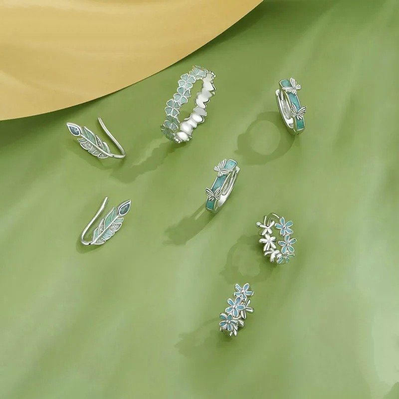 Boucles d'oreilles créoles guirlande vert menthe, boucles d'oreilles fleurs émaillées
