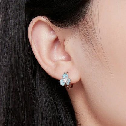 Boucles d'oreilles créoles fleurs iris émaillées bleues