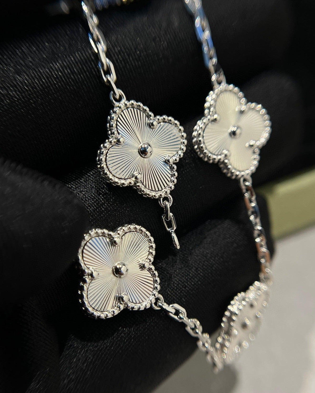 [Marins] CLOVER 5 MOTIF LASER BRACELET COLLECTION