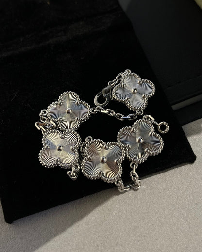 [Marins] CLOVER 5 MOTIF LASER BRACELET COLLECTION
