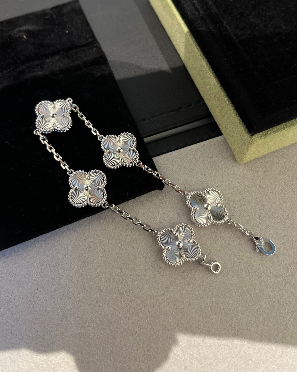 [Marins] CLOVER 5 MOTIF LASER BRACELET COLLECTION